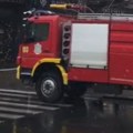 Požar u Nišu, dve osobe povređene Vatra izbila u kući, vatrogasci brzo reagovali