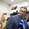 Vučić stigao u izborni štab SNS; Obratio se Žaklini: Ne nervirajte se, slede vam radosne vesti VIDEO