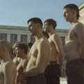 Performans „The Base Of Trust“: Inverzija pogleda između muških tela i publike