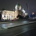 Incident na protestu kod Skupštine Srbije, bačena pirotehnička sredstva prema kampu u parku