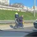 Baka sa sve štapom pokušala da pređe auto-put! Pogledajte nesvakidašnji prizor i reakciju policajaca, zaustavili kolonu…