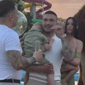 Ludo slavlje posle krštenja! Bojana Šijan u uskoj haljini na veselju, a Mirko se ne odvaja od kuma, tek da vidite posebnu…