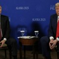 Tramp i Putin se rukovali pri susretu na Aljasci