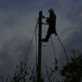 Oluja Ejmi paralizovala Irsku: Stotine hiljada domaćinstava bez struje, jedna osoba stradala