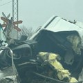 Mesto udesa kod Čačka: Od kombija ostala samo olupina nakon sudara sa vozom