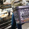 "Umesto pčelinjeg meda, prodaju šećerni sirup": Proizvođači često nepropisno deklarišu hranu, a inspektora nema dovoljno