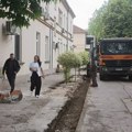 Asfaltiraju se glavni i staze u krugu SBpb „Kovin“: uskoro pristupačnije za pacijente, zaposlene i posetioce, obnavljanje…