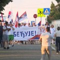 Vučić se sreo sa građanima koji pešače na skup koji će biti održan 27. juna u Beogradu