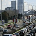 Kako bezbedno voziti tokom letnjih vrućina: saveti za sigurnije putovanje