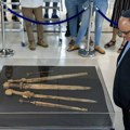 Četiri izuzetno očuvana rimska mača otkrivena u pećini Mrtvog mora u Izraelu