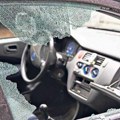 Demolirali 17 automobila na Zvezdari: Uhapšeni muškarac i maloletnik, iz obesti lomili prozore i čupali retrovizore!