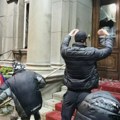 MUP i tužilaštvo u akciji: Hapšenje svih koji su večeras ispred Skupštine Beograda izazivali nerede