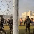 Pojavio se novi jeziv snimak iz Gaze: Palestince odveli na stadion i skidaju ih do kože, među njima i dečaci, a zarobljene i…