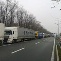 Kamioni na GP Bogojevo i dalje čekaju 11 sati, na Batrovcima osam