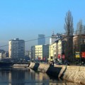 (Фото): "Сведок су Миљацка, Сарајево и Бог" Занимљив љубавни транспарент привукао пажњу грађана