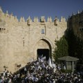 (FOTO) Hiljade Jevreja prodefilovalo kroz palestinski deo Jerusalima, uz antiarapske parole