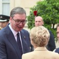 Vučić makronov gost na prijemu: Srdačan pozdrav dvojice lidera - Svečana ceremonija u Jelisejskoj palati (foto/VIDEO)