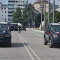 Pogledajte kako izgleda povlačenje oklopnih vozila italijanskih karabinjera sa mosta na Ibru (VIDEO/FOTO)