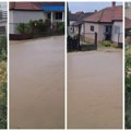 (Video) Potop u srcu Srbije! Koceljeva pod vodom koja nadire u dvorišta, meštani očajnički brane domove