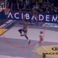 Tajrik Džons "poludeo" u poslednjem napadu Partizana, ovako monstruozno zakucavanje dugo niste videli!