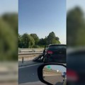Automobili uništeni, delovi rasuti po putu: Stravična nesreća na auto-putu Miloš Veliki: Stvorila se ogromna gužva (video)