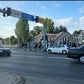 ODBLOKIRANA raskrsnica kod Zastavinog solitera, građani tiho opstruišu saobraćaj