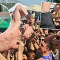 Pravio slanu palačinku dečku na glavi, a onda ga hranio njome: Još jedan šok nastup Desingerice u Crnoj Gori: Kečap se svuda…