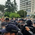 Fantomke, kordon, jake policijske snage, obezbeđenje: konstitutivna sednica Skupštine grada još uvek nije otpočela