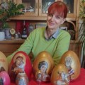 Oslikavanje u kom se vreme ne meri ovozemaljskim satovima: Dekorativna uskršnja jaja na keramici (FOTO)