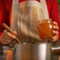 Ako vam je džem kiselkast, zaboravite na dodavanje šećera: Uz ovaj trik iskusnih domaćica spasićete omiljenu slatku zimnicu…