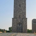 Tenzije na Gazimestanu: Prištinska policija privela više desetina osoba /video/