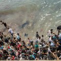 Nova migrantska ruta prema Španiji: Desetine ljudi stigle do kopna nakon haosa u Seuti