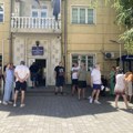 Dobrašinović u policiji zbog objave na društvenoj mreži X – građani ga podržali ispred stanice