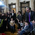 Vučić: Za decu obolelu od retkih bolesti dodatna ulaganja, uskoro i vaučeri