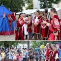 (Foto) borba sviborovih vitezova u parku u Žablju Interaktivni performans koji je najviše oduševio najmlađe