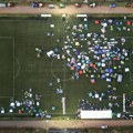 AP: Nakon ledene noći srpski studenti krenuli dalje ka Novom Sadu