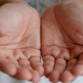 Prebrojte linije na zglobu šake Prva ključna, druga znači bogatstvo, treća i četvrta znače ovo
