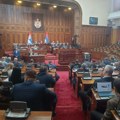 Počelo Peto vanredno zasedanje Skupštine Srbije: „Pitanja o Generalštabu, simbolima nacizma i izborima u Kosjeriću i…