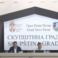 Novi Pazar: Sednica Skupštine još nije počela, odbornici većine u salu ušli na sporedni ulaz