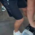 Da li je ovaj čovek normalan? Hteo da prevari avio-kompaniju kako bi uštedeo, njegov suludi potez izazvao opšti haos na…