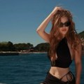 Skinula se ćerka Goce Tržan i Ivana Marinkovića: Lena se baškari na jahti, a oko struka vezala maramu (foto)