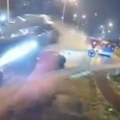 Летео попут авиона: Стравичан удес у Румунији, изгубио контролу над возилом, прелетео два аутомобила у кружном току (видео)