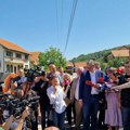 Vučić u Gornjem Sinkovcu: Završena rekonstrukcija puta vredna 138,4 miliona dinara, predstavljena i mobilna ambulanta