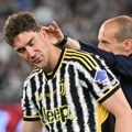 Stegnuo Vlahovića, pa pretio batinama i divljao! Juventus hitno otpustio trenera posle velikog skandala