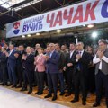 „Probudimo Čačak“: 12 autobusa iz fabrike „Sloboda“ odvezlo radnike na miting SNS