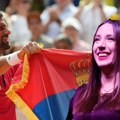 "Ovde smo zbog vas!" Danica Crnogorčević zapevala za Novaka i Jelenu! Đoković se nakon njenih reči prekrstio