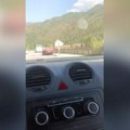 Strašna saobraćajka kod Bajine Bašte Sudar autobusa i automobila jedna osoba nepomična u "jugiću (foto, video) u sudaru…