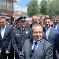 Dačić: Povređena četiri policajca, uhapšeno 10 navijača