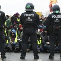 AfD imenovala Vajdel za kandidatkinju za kancelara uz demonstracije, socijaldemokrate izabrale Šolca