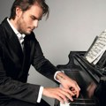 Pijanista Stefan Đoković održao humanitarni koncert u Belom dvoru